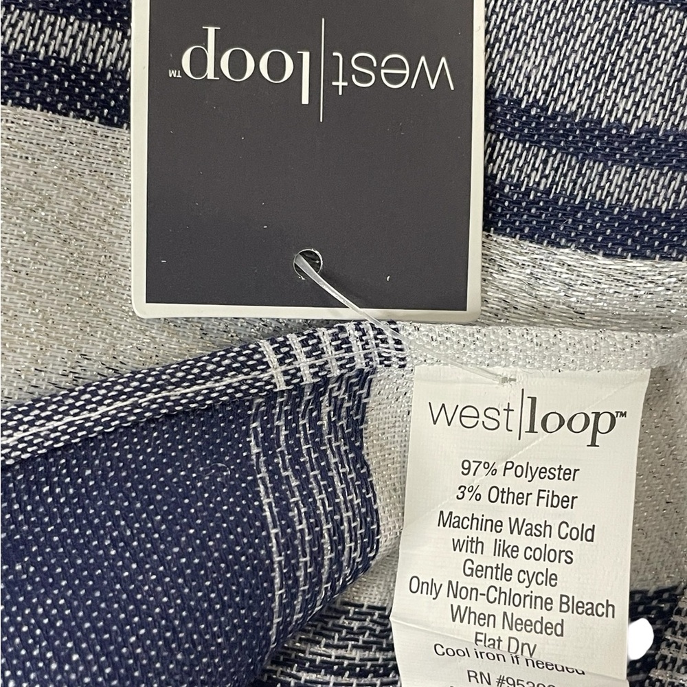 West Loop Jacquard Scarf - Picture 3 of 7